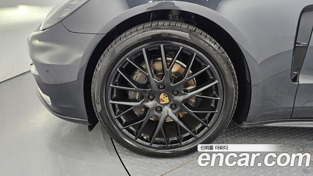 Porsche Panamera (971) 3.0 AWD 2018 — фото 5