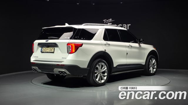 Ford Explorer (VI) 3.0 Platinum 4WD 2022 — фото 2