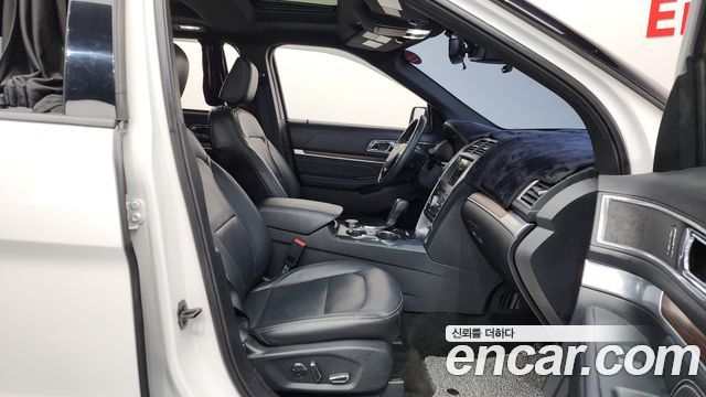 Ford Explorer 2.3 Limited 4WD 5th 2018 — фото 11
