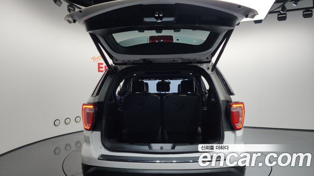 Ford Explorer 2.3 Limited 4WD 5th 2018 — фото 20