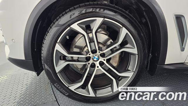 BMW X5 (G05) xDrive 40i xLine 2023 — фото 5