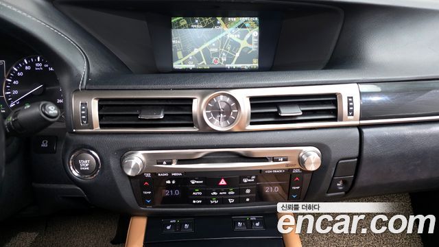 Lexus GS300 Supreme L10 2018 — фото 16