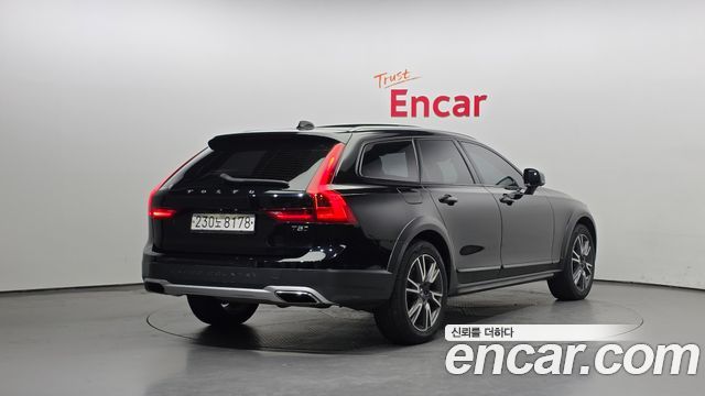 Volvo V90 Cross Country T5 Pro AWD 2020 — фото 2