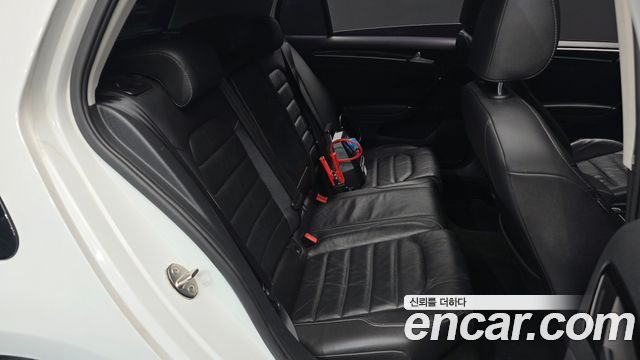 Volkswagen Golf (VII) 2.0 TDI Premium 2016 — фото 12