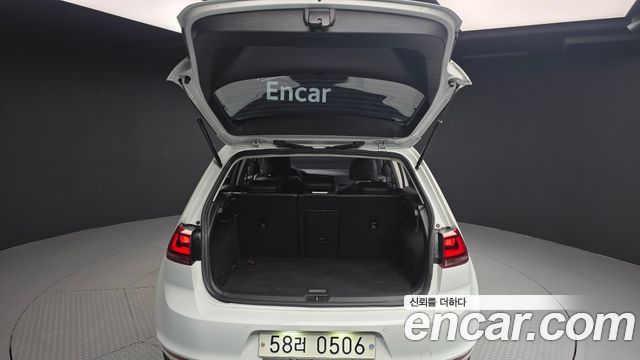 Volkswagen Golf (VII) 2.0 TDI Premium 2016 — фото 20