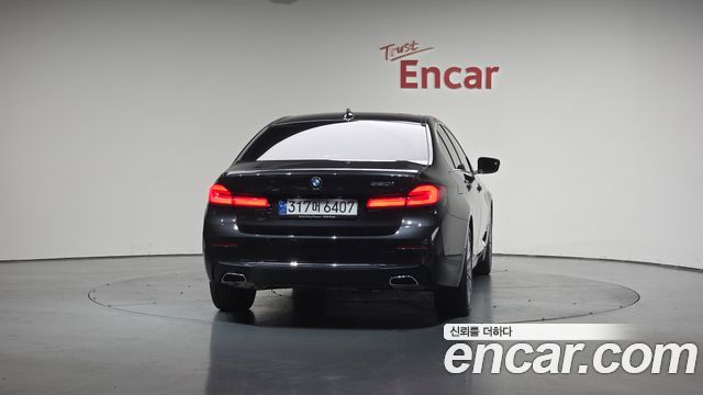 BMW 5 Series (G30) 520i Luxury 2023 — фото 4