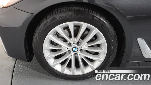 BMW 5 Series (G30) 520i Luxury 2023 — фото 5