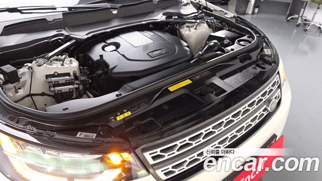 Land Rover Discovery 5 3.0 TD6 HSE Luxury 2017 — фото 6