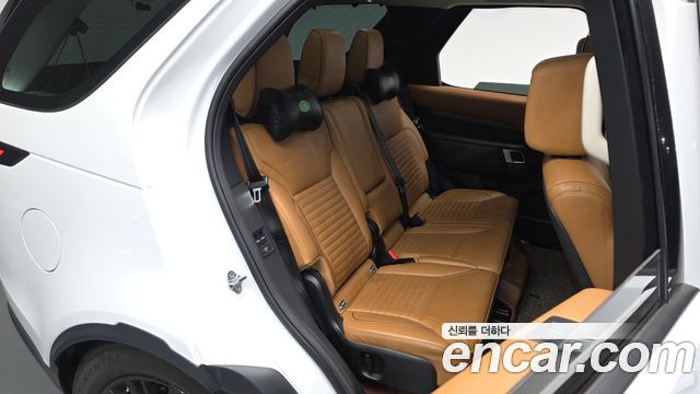 Land Rover Discovery 5 3.0 TD6 HSE Luxury 2017 — фото 11