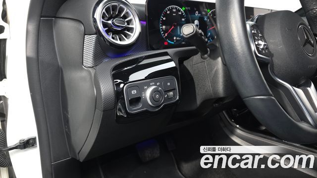 Mercedes-Benz A-Class (W177) A220 Hatchback 2022 — фото 14