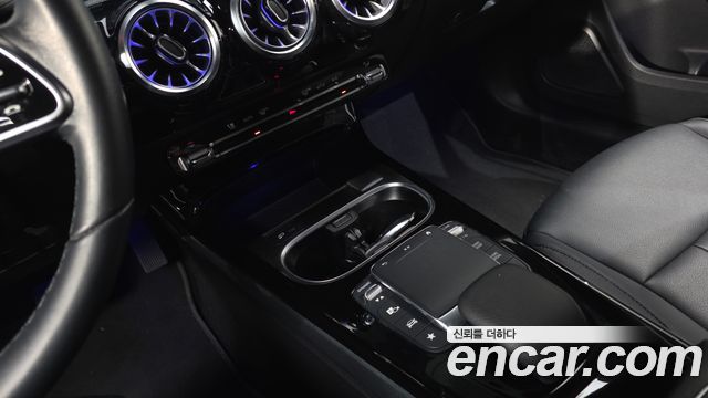 Mercedes-Benz A-Class (W177) A220 Hatchback 2022 — фото 18