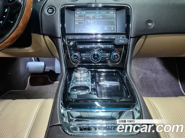 Jaguar XJ 3.0D Premium Luxury LWB X351 2014 — фото 9