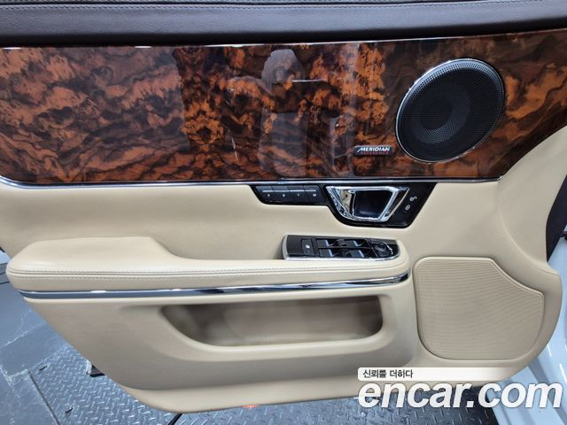 Jaguar XJ 3.0D Premium Luxury LWB X351 2014 — фото 22