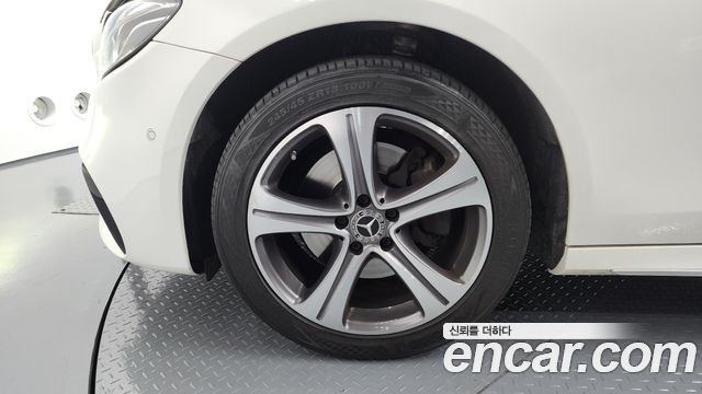Mercedes-Benz E-Class (W213) E220d Avantgarde 2019 — фото 5