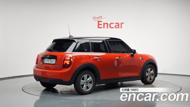 MINI Cooper 5Door Standard 3rd 2021 — фото 2