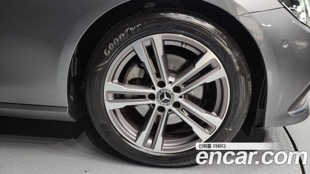 Mercedes-Benz E-Class (W213) E250 Avantgarde 2023 — фото 5