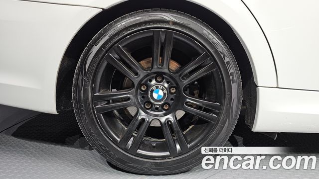 BMW 3 Series (E90) 320d Sedan M Sport 2011 — фото 5