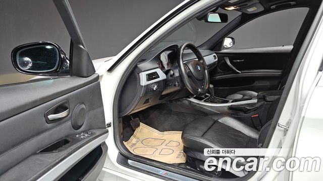 BMW 3 Series (E90) 320d Sedan M Sport 2011 — фото 10