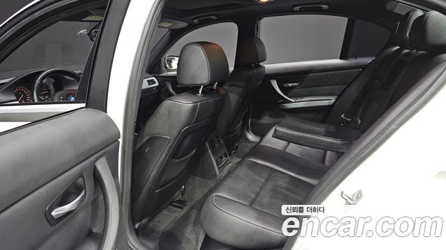BMW 3 Series (E90) 320d Sedan M Sport 2011 — фото 11
