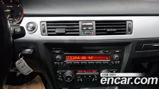 BMW 3 Series (E90) 320d Sedan M Sport 2011 — фото 17