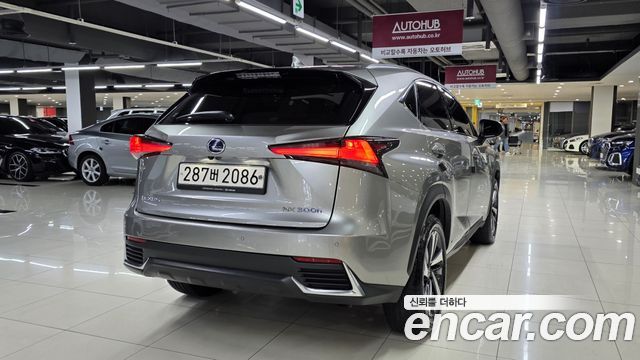 Lexus NX300h Supreme 2021 — фото 8
