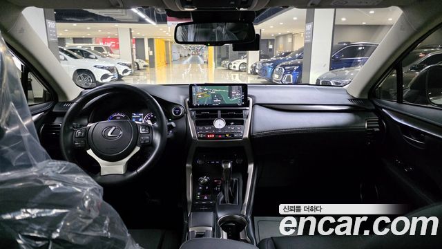 Lexus NX300h Supreme 2021 — фото 10