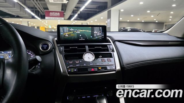 Lexus NX300h Supreme 2021 — фото 17