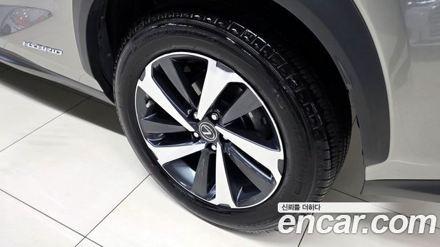 Lexus NX300h Supreme 2021 — фото 24