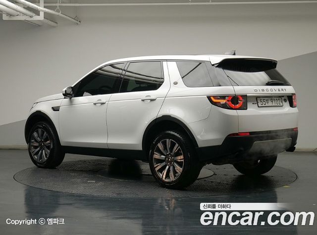 Land Rover Discovery Sport 2.0 TD4 HSE Luxury 2017 — фото 2