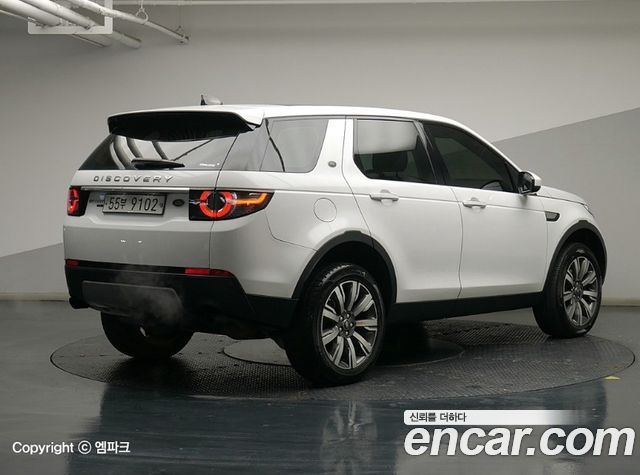 Land Rover Discovery Sport 2.0 TD4 HSE Luxury 2017 — фото 3