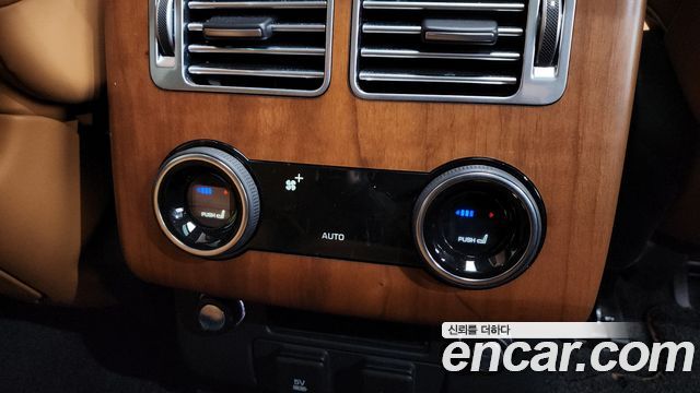 Land Rover Range Rover (IV) 5.0 SC AB 2021 — фото 18