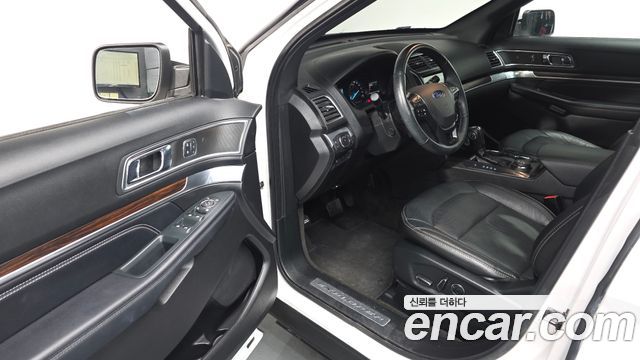 Ford Explorer 2.3 Limited 4WD 5th 2018 — фото 12