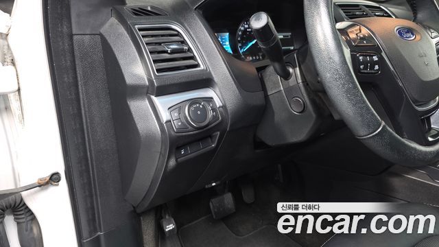 Ford Explorer 2.3 Limited 4WD 5th 2018 — фото 13
