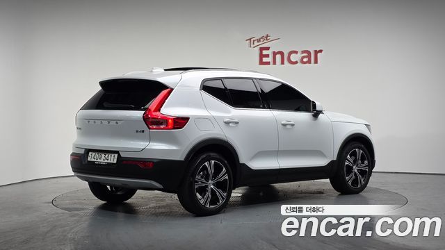 Volvo XC40 B4 Inscription 2021 — фото 2