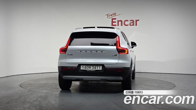 Volvo XC40 B4 Inscription 2021 — фото 4