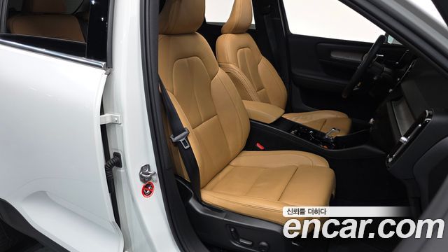 Volvo XC40 B4 Inscription 2021 — фото 10