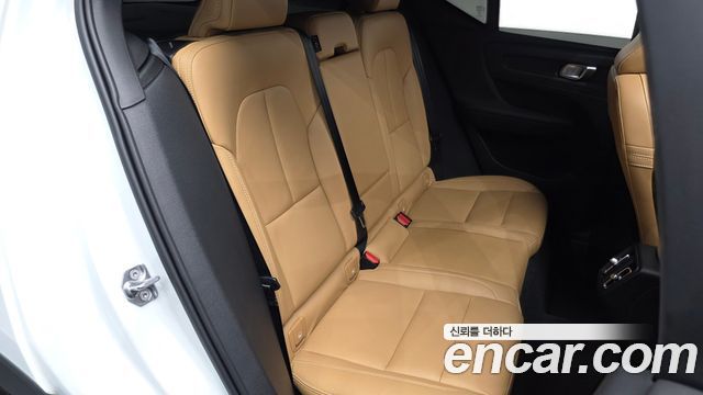 Volvo XC40 B4 Inscription 2021 — фото 12