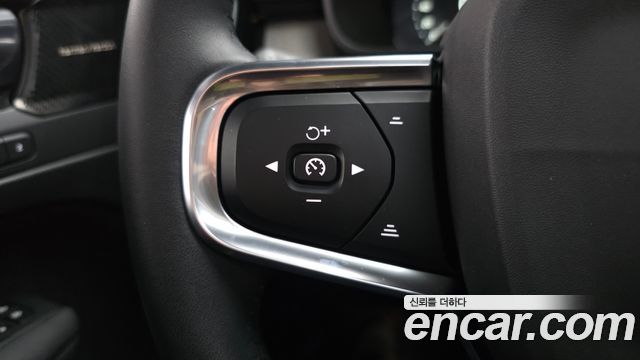 Volvo XC40 B4 Inscription 2021 — фото 19