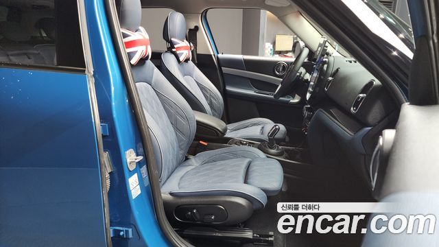 MINI Cooper S Countryman ALL4 Classic Launch Pack 2nd 2023 — фото 11