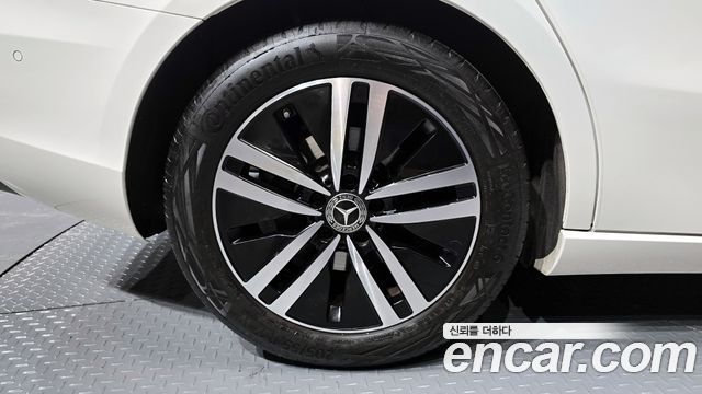 Mercedes-Benz A-Class (W177) A220 Sedan 2023 — фото 5