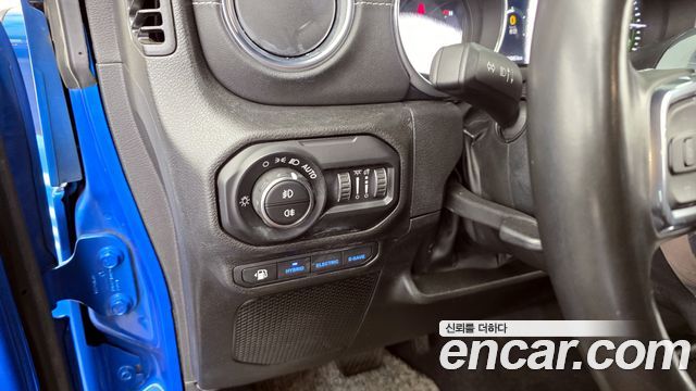Jeep Wrangler (JL) 2.0 Overland Power Top 4Door 4xe 2022 — фото 18