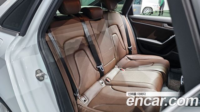 Audi A4 35 TDI Quattro Comfort Edition B8 2015 — фото 12