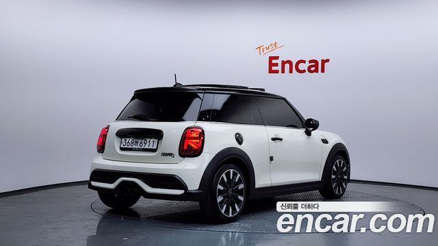 MINI Cooper S Classic Launch Pack Third Generation 2022 — фото 2