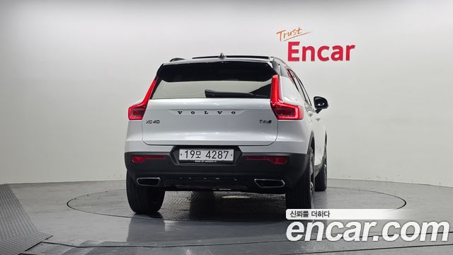 Volvo XC40 T4 R-Design 2019 — фото 4