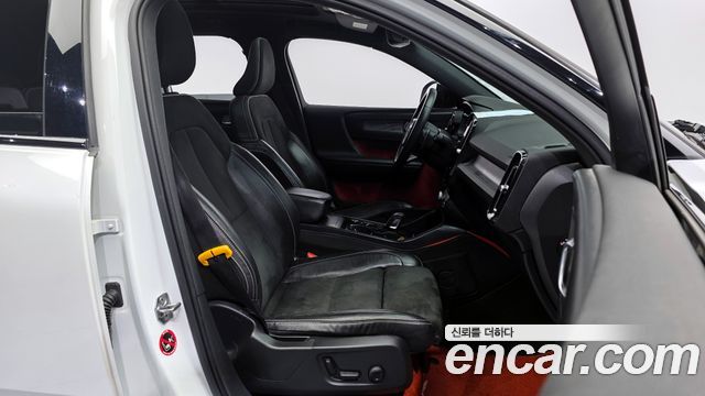 Volvo XC40 T4 R-Design 2019 — фото 14