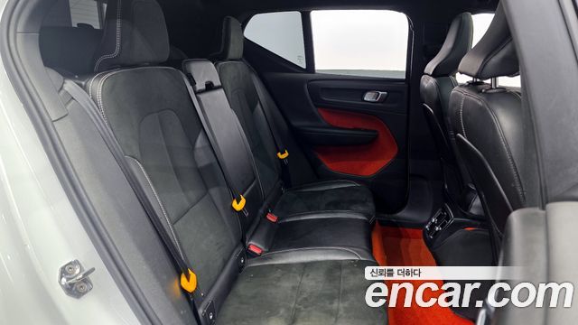 Volvo XC40 T4 R-Design 2019 — фото 15