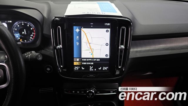 Volvo XC40 T4 R-Design 2019 — фото 17