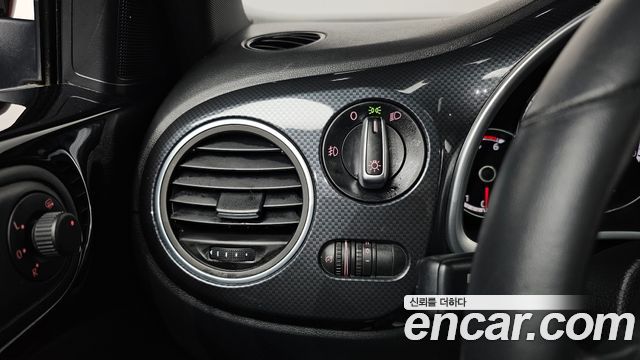 Volkswagen Beetle 2.0 TDI Premium 3rd 2013 — фото 17