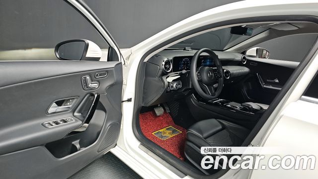 Mercedes-Benz A-Class (W177) A220 Hatchback 2019 — фото 11