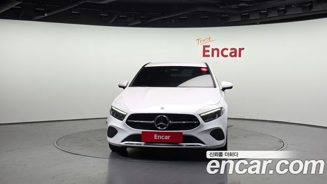 Mercedes-Benz A-Class (W177) A220 Sedan 2024 — фото 3